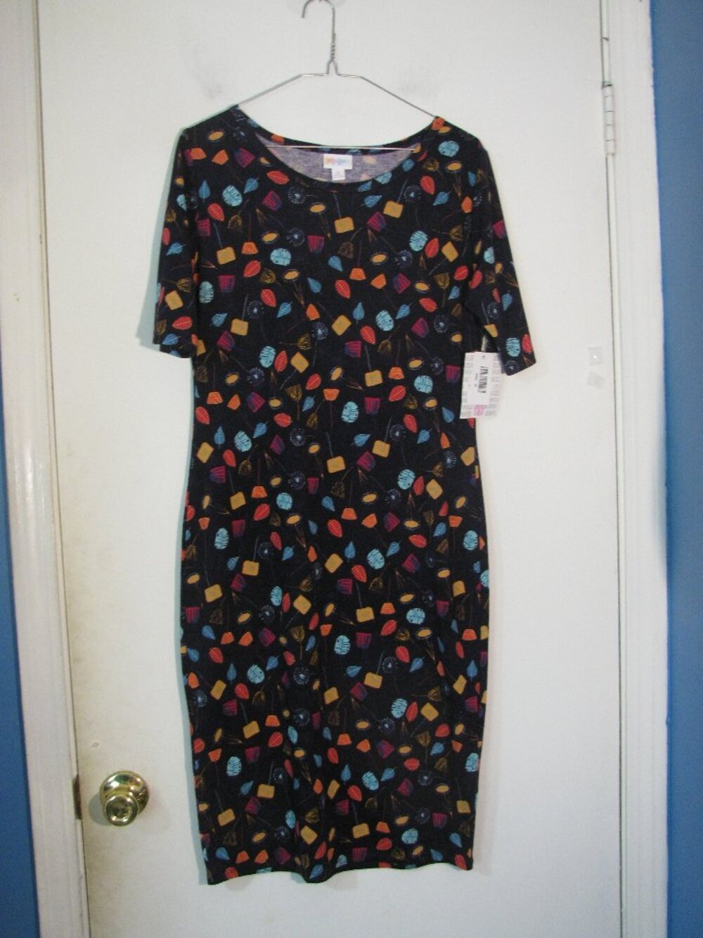 LuLaRoe Julia Dress Medium NWT $36 Black Sheath Leaves Print Stretch